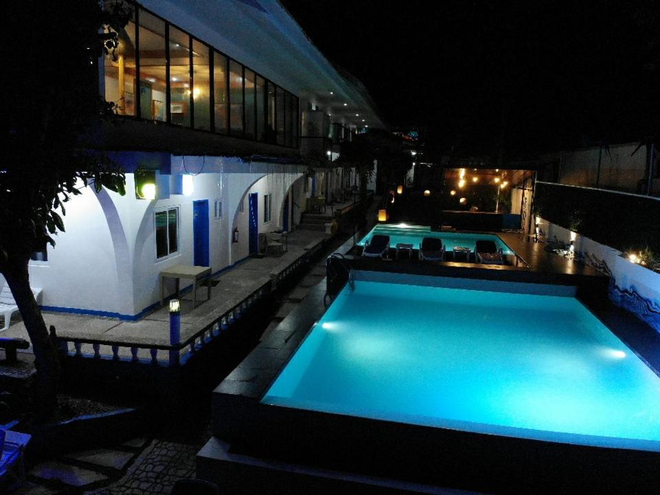 Pescadores Suites Moalboal Exterior photo