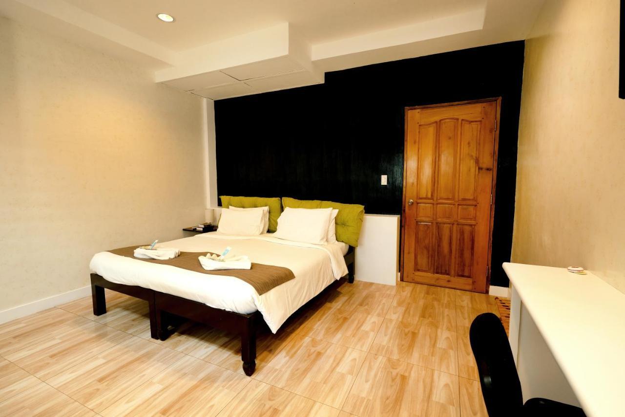 Pescadores Suites Moalboal Exterior photo