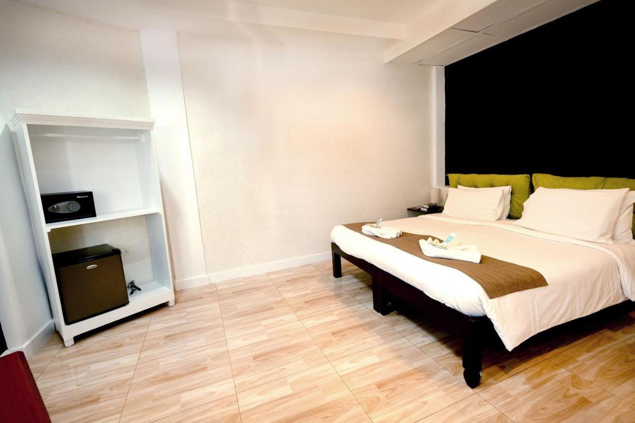 Pescadores Suites Moalboal Exterior photo