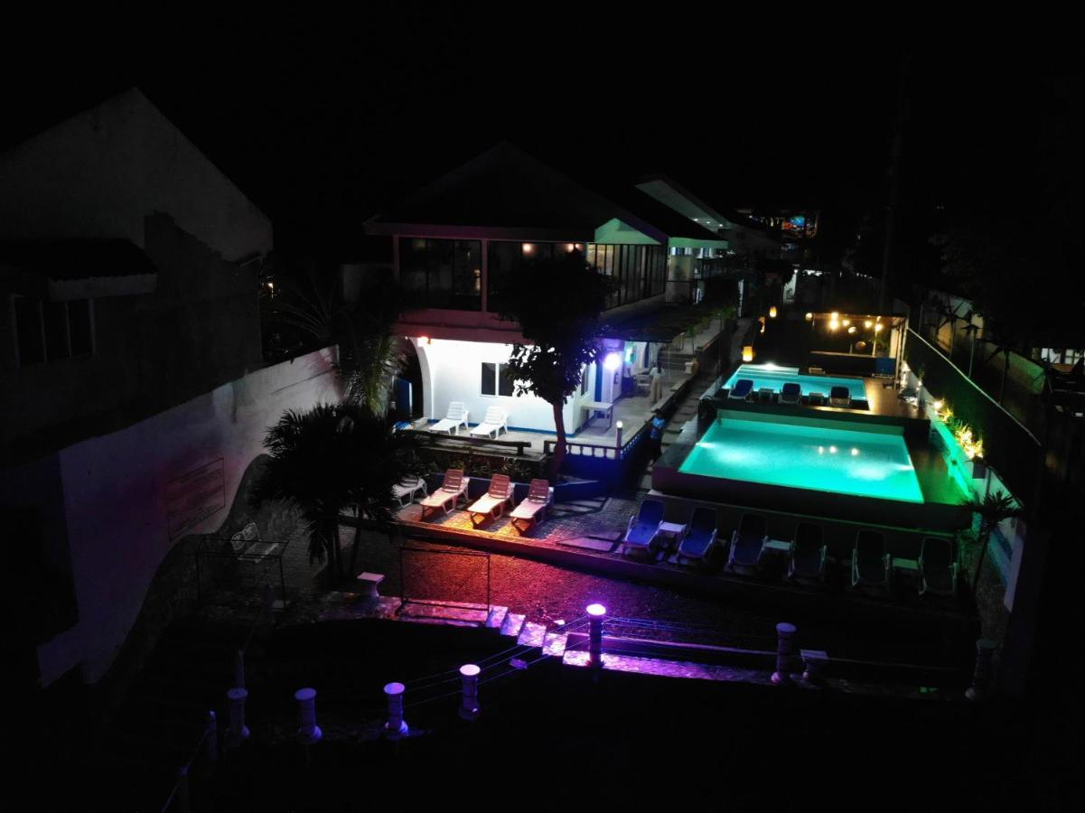 Pescadores Suites Moalboal Exterior photo