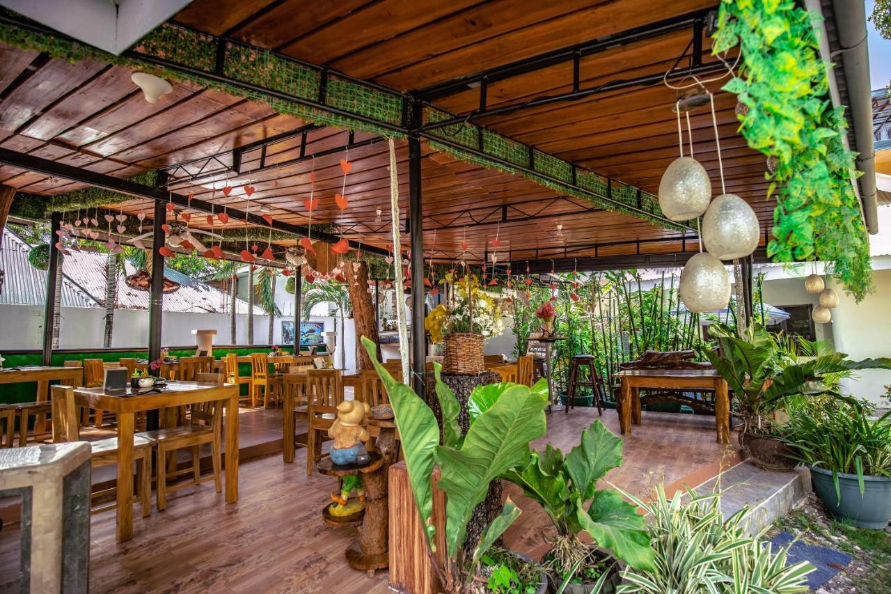 Pescadores Suites Moalboal Exterior photo